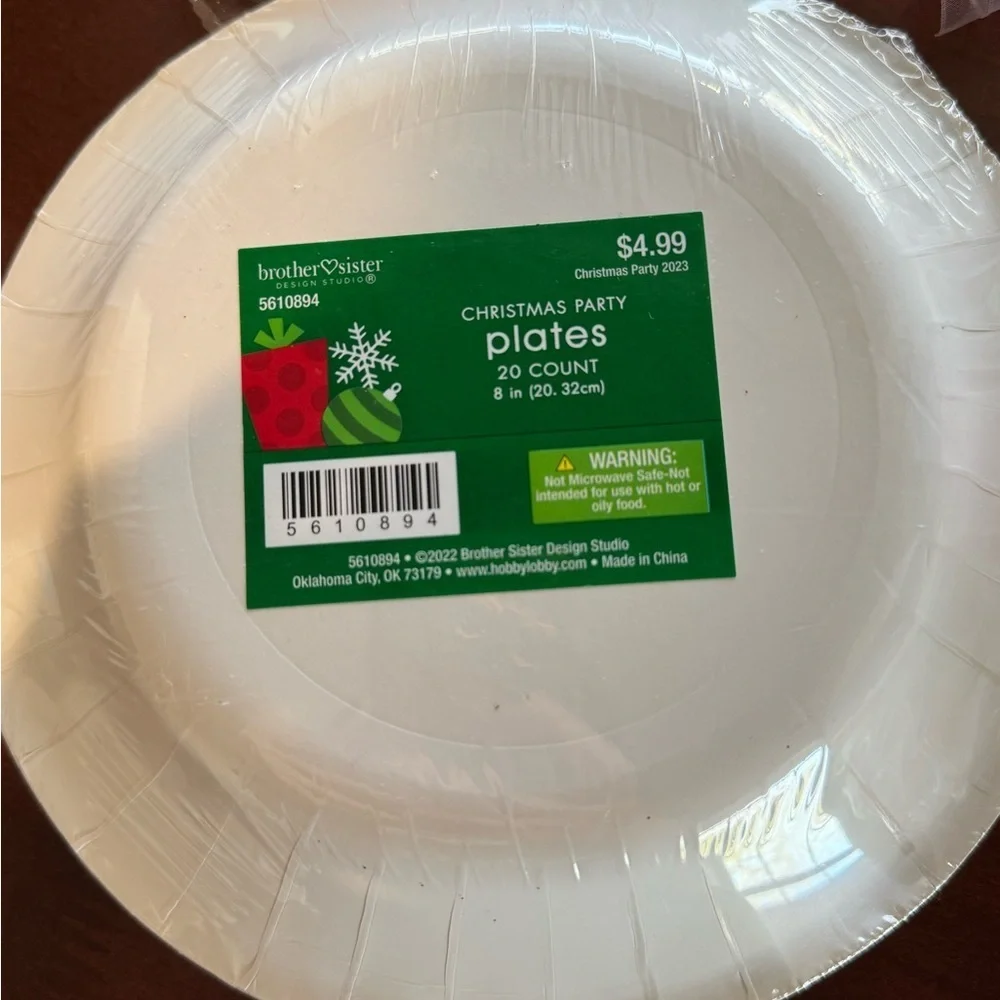 3/ for$15 🍒 Holiday Party Bundle - Plates, Bows, Paper Shred - NEW w TAGS 🏷️